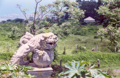 2002 May - Hawaii - Maui - Statue in Oriental Garden