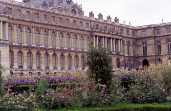 France-ChateauDeVersaillesGarden1