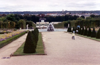 France-ChateauDeVersaillesGarden8