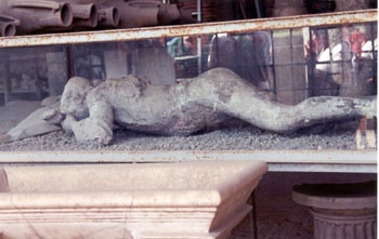 Italy-Pompeii-PregnantWoman