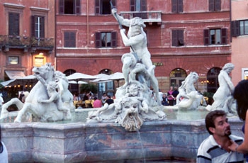 Italy-Rome-RomanSquare-Fountain2